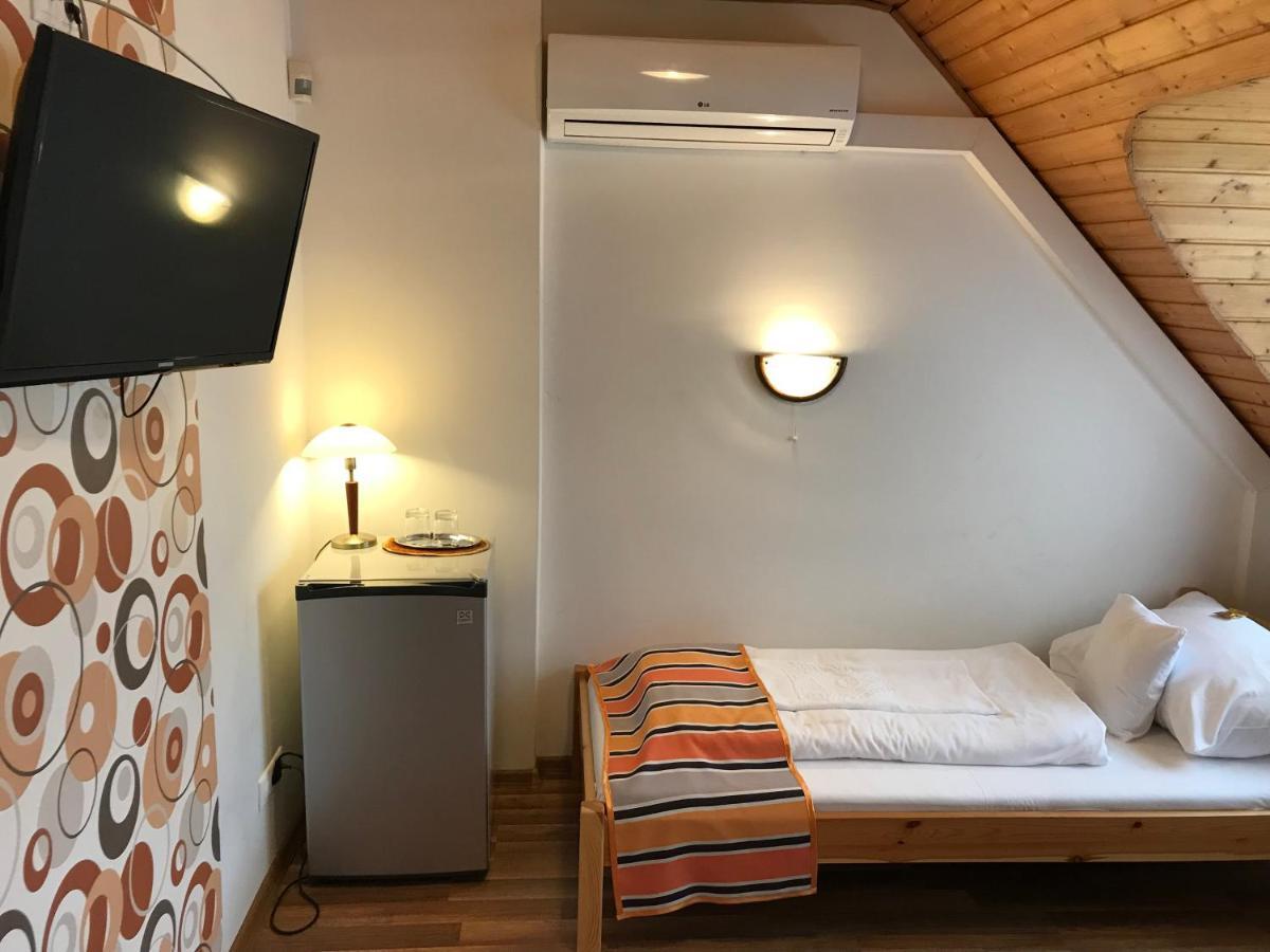 Bed and Breakfast Zoeldteto Panzio à Balatonfüred Extérieur photo